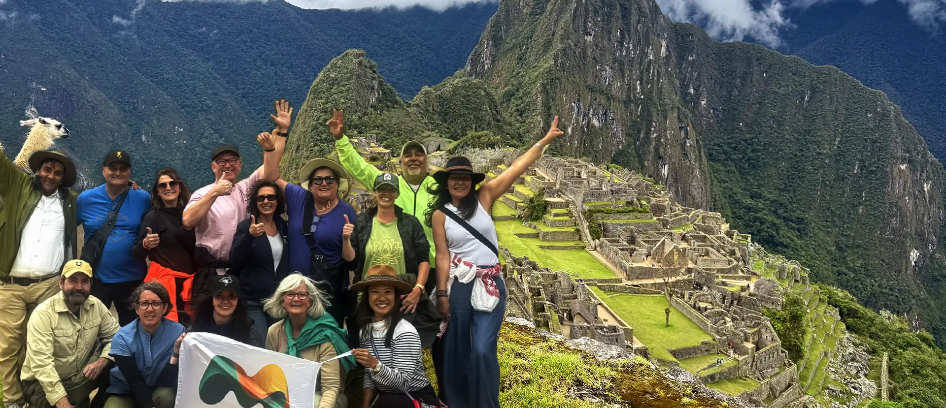Voyageurs TrueAndes en fête au Machu Picchu